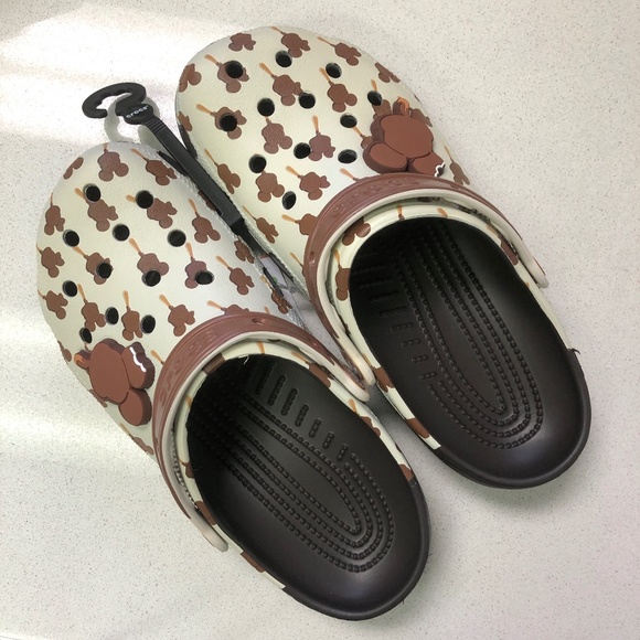 CROCS Shoes - Disney Parks 2022 Chocolate Ice Cream Bar Mickey Adult Clogs Crocs M7/W9 - NEW